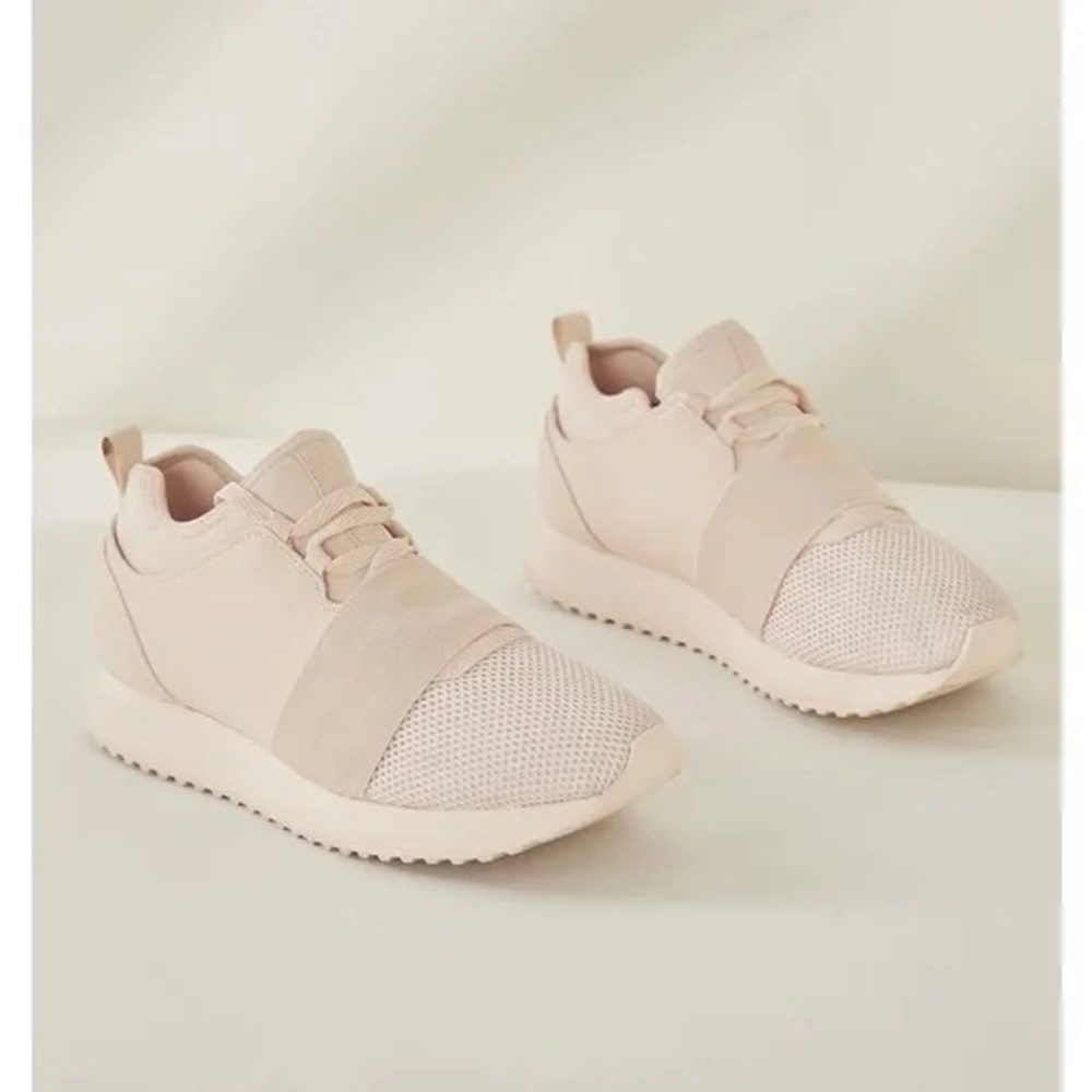 Fabletics combination mesh sneakers / Demi Lovato collection / nude blush 7.5